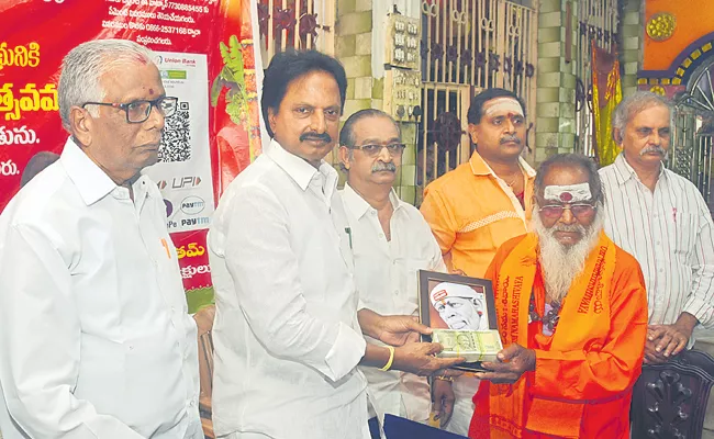 Beggar became donor for Mutyalampadu Srishiridi Saibaba Mandir - Sakshi