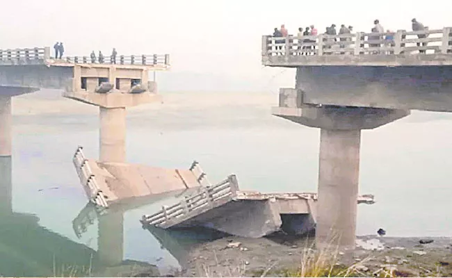 Bihar Begusarai Rs 13 Crore Bridge Collapsed Even Before Opening - Sakshi