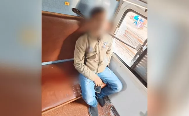 Man Died Iron Rod Pierces Through His Neck On Window Seat At Train - Sakshi