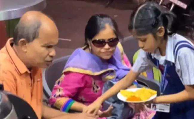 Child Heart Melt Gesture Regards Blind Parents Viral - Sakshi