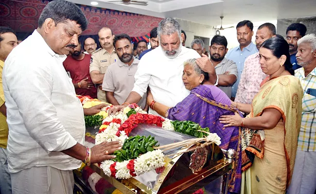 Chandragiri MLA Chevireddy Bhaskar Reddy Lost his Father - Sakshi