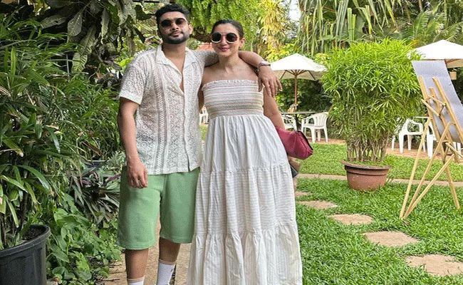 Gauahar Khan and Zaid Darbar announce Their Expecting First Child Goes Viral - Sakshi