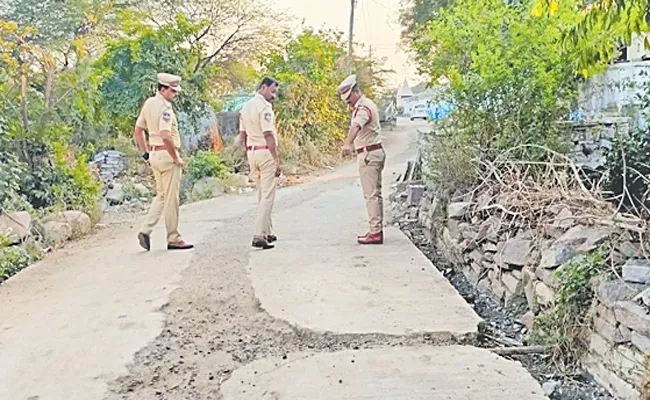 Police Constable Hit By Tractor In Vikarabad District - Sakshi