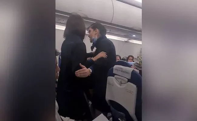 Video Of Argument Between Passenger And Crew Of IndiGo Airline Viral - Sakshi