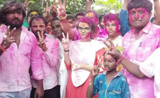 Medical Student Yashodhara Wins Sarpanch Election In Maharashtra - Sakshi