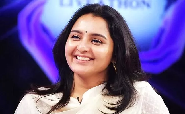 Manju Warrier Reacts to fun trolls about her voice - Sakshi