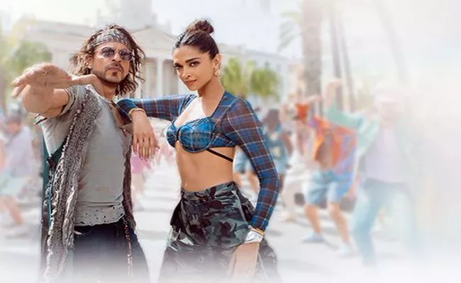 Sharukh Khan and Deepika Padukone Pathaan Movie Song Out Now - Sakshi