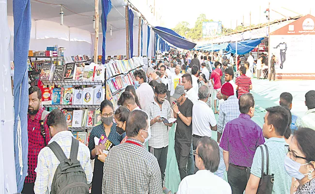 Huge Crowd At Hyderabad National Book Fair 2022 - Sakshi