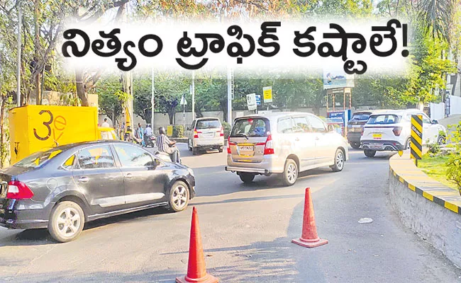 Hyderabad: Commuters Face Traffic Snarls in Banjara Hills - Sakshi