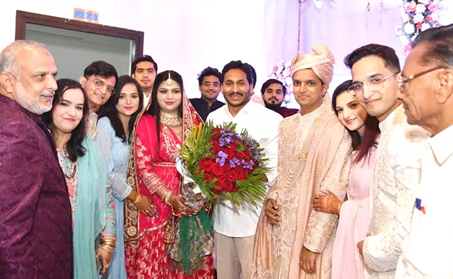 CM Jagan Blessings to Newly Married Couple in YSR Kadapa Dist - Sakshi