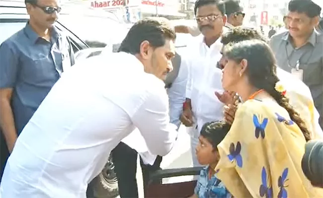 CM YS Jagan shows his humanity in YSR Kadapa District tour - Sakshi