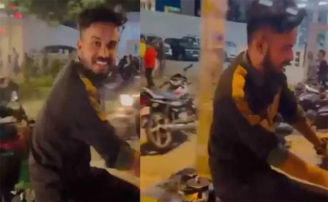 Viral Video: Student Sells Tea On Cycle At Night To Pay For Coaching - Sakshi