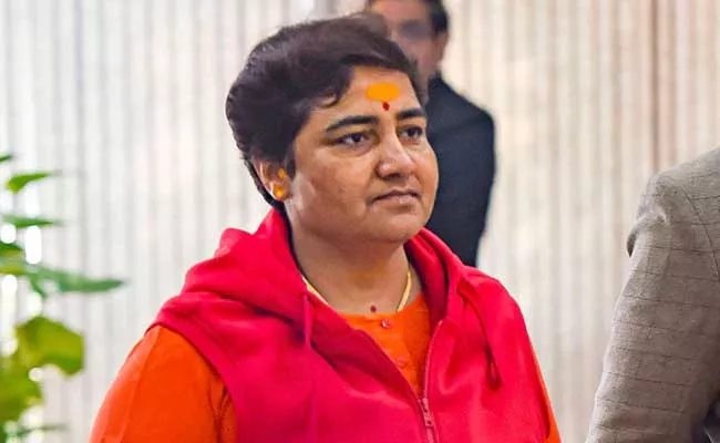 Pragya Singh Thakur Said Keep Keep Weapons Or Knives At Homes  - Sakshi