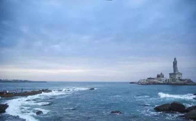 Cyclone Bay of bengal Srilankan coast kanyakumari coast on monday - Sakshi