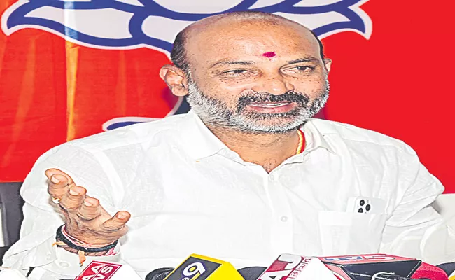 BJp Chief Bandi Sanjay applauds Telangana HC judgement in MLA Poaching Case - Sakshi