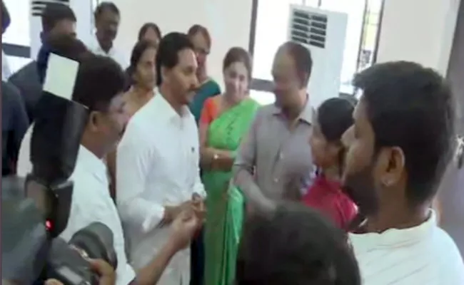 CM YS Jagan Console Minister Adimulapu Suresh Family - Sakshi