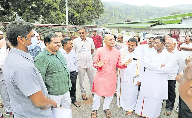 TTD Vaikunta Dwara Darsanam only with token - Sakshi