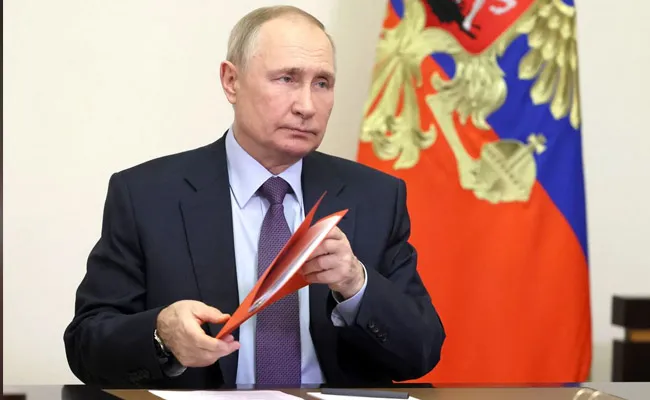 Putin Bans Russian Oil Exports To Western Countries Over Price Cap - Sakshi