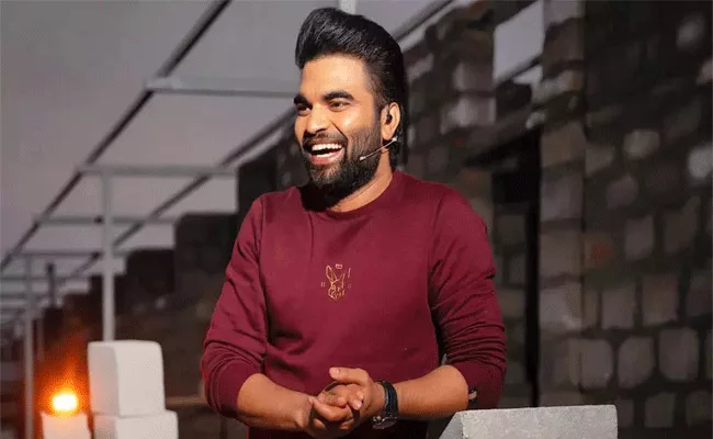 Anchor Pradeep Machiraju Refutes Rumours of Engagement - Sakshi