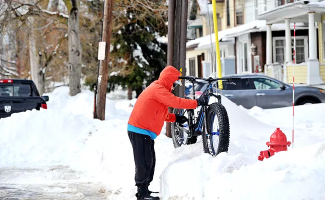 US digs out from monster storm as death toll passes increase - Sakshi