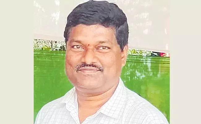 Deputy Tehsildar died in Road Accident - Sakshi