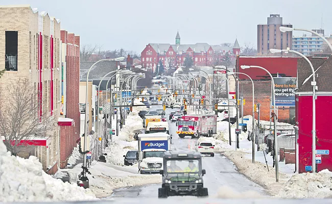 Sun shines over Buffalo after Blizzard - Sakshi