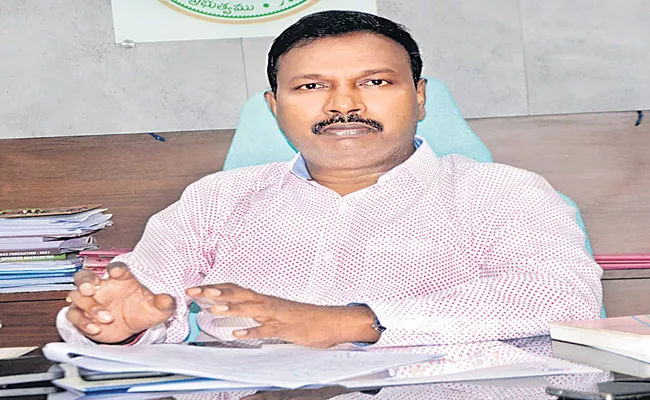 Public Health Dr Srinivasa Rao Clarified Corona Cases In telangana - Sakshi