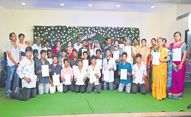 Rare event in Nidadavolu for organ donation at wedding ceremony - Sakshi