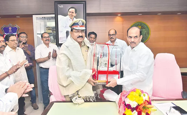 Telangana Police Director General of Police DGP Mahender Reddy Will Retire - Sakshi