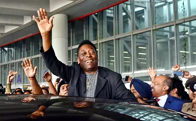 When Brazil Legend Pele Visit India Enjoyed Game Makes Fans Happy - Sakshi