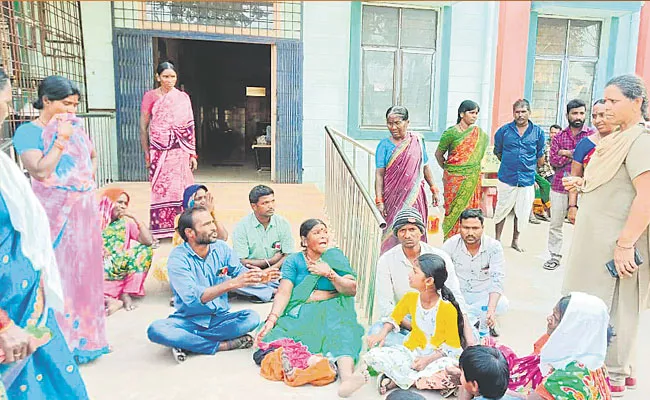 Doctors Negligence Baby Died Family Protest Kamareddy Yellareddy - Sakshi