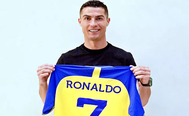 Cristiano Ronaldo Signs For Saudi Arabian Club Al Nassr For Huge Amount - Sakshi