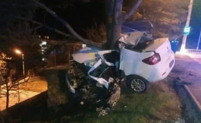 Car Crashes Into Tree Russia Crimea Indian Students Dead - Sakshi