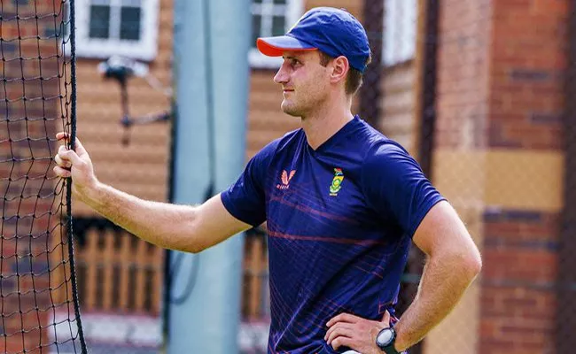 AUS vs SA: Theunis de Bruyn To Miss 3rd Test Check Details - Sakshi