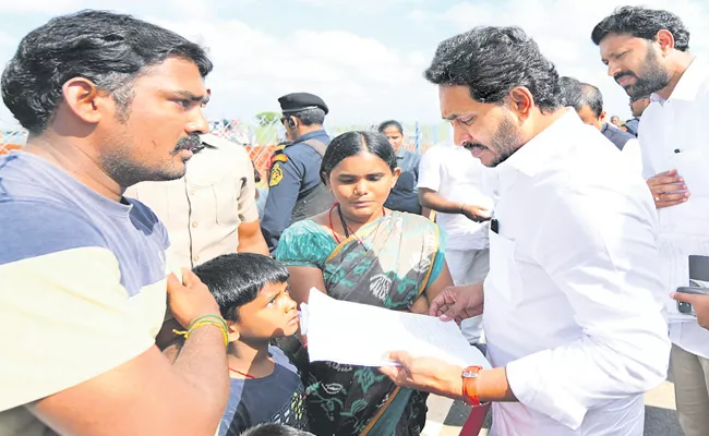 CM YS Jagan assured two Child for medical treatment - Sakshi