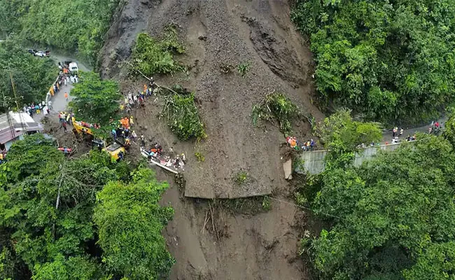 A Mudslide Unleashed By Torrential Rain Buried A Bus In Colombia - Sakshi