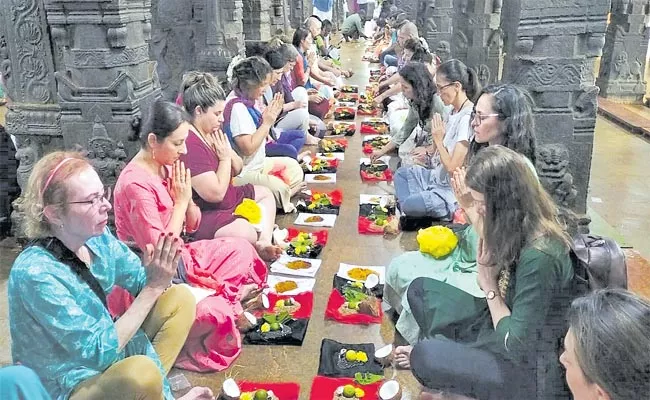 22 Young men and Women from Brazil Visited Srikalahasti Temple - Sakshi