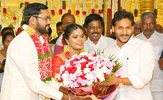 CM Jagan Attends MLA Kiliveti Sanjeevaiah Daughter Marriage at Nellore - Sakshi