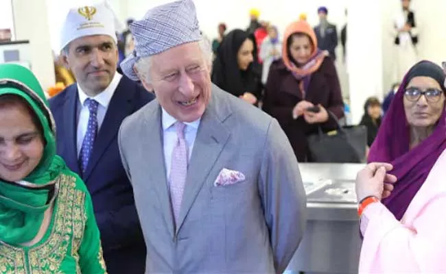 King Visits Gurdwara Met Volunteers Who Run Luton Sikh Soup Kitchen  - Sakshi