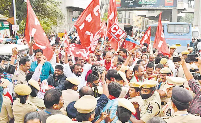 Police Officers Arrested CPI Leaders After Protest At Raj Bhavan - Sakshi