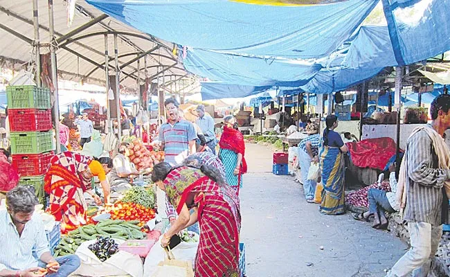 Increase In Salaries Of Rythu Bazaar Staff In AP - Sakshi