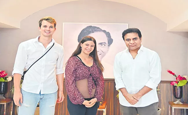 Telangana Minister KTR Met US handloom Research Scholar - Sakshi