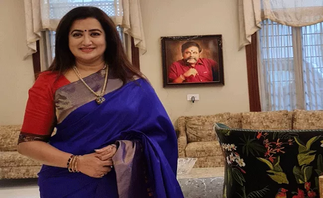 Sumalatha Emotional Note On her late husband Ambareesh on 31st wedding anniversary  - Sakshi