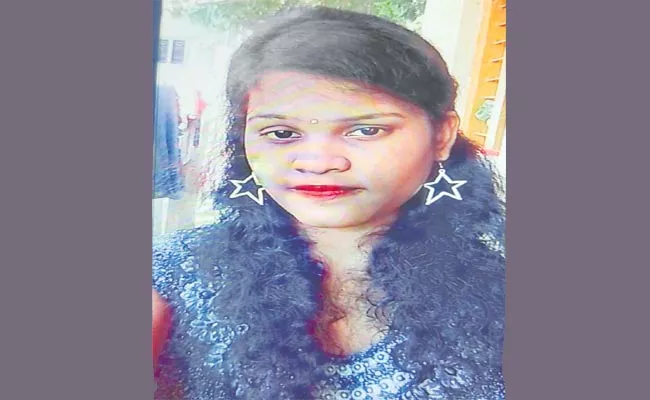 Hyderabad: Newly Married Bride Commits Suicide - Sakshi