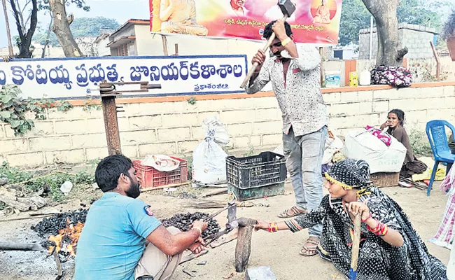 Special Story And Special Focus On Migrants To Prakasam district - Sakshi