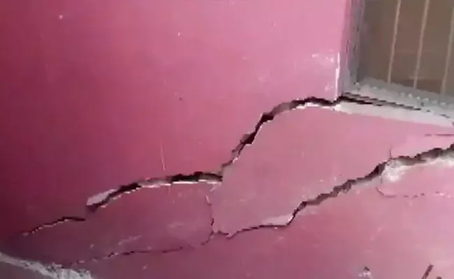 Cracks Appear On Houses In Karnaprayag After Joshimath Sinking - Sakshi