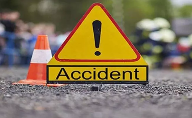 Bihar Katihar Speeding Truck Rams Into Auto Family Killed - Sakshi