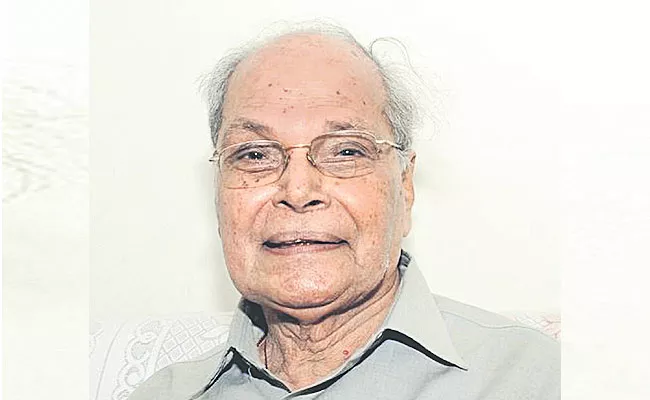 Telugu Journalist Turlapati Kutumba Rao: Biography, Family Details - Sakshi