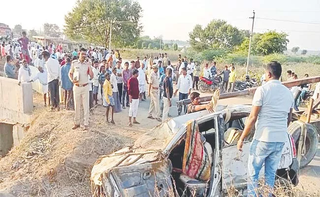 6 People Died Road Accident Going To Visit Vemulawada Rajanna - Sakshi