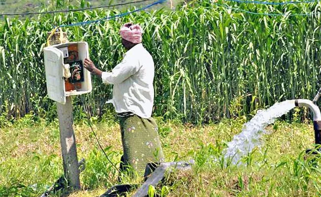 AP Govt Spent 20 Crores On Agricultural Power Connections In Year - Sakshi